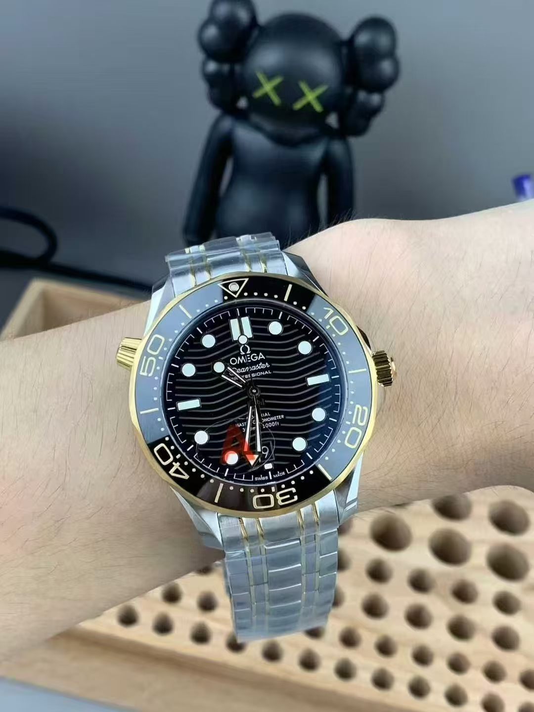 康卡斯蓝盘还是黑盘不同批次表盘发光涂层与对版夜光特征对照
